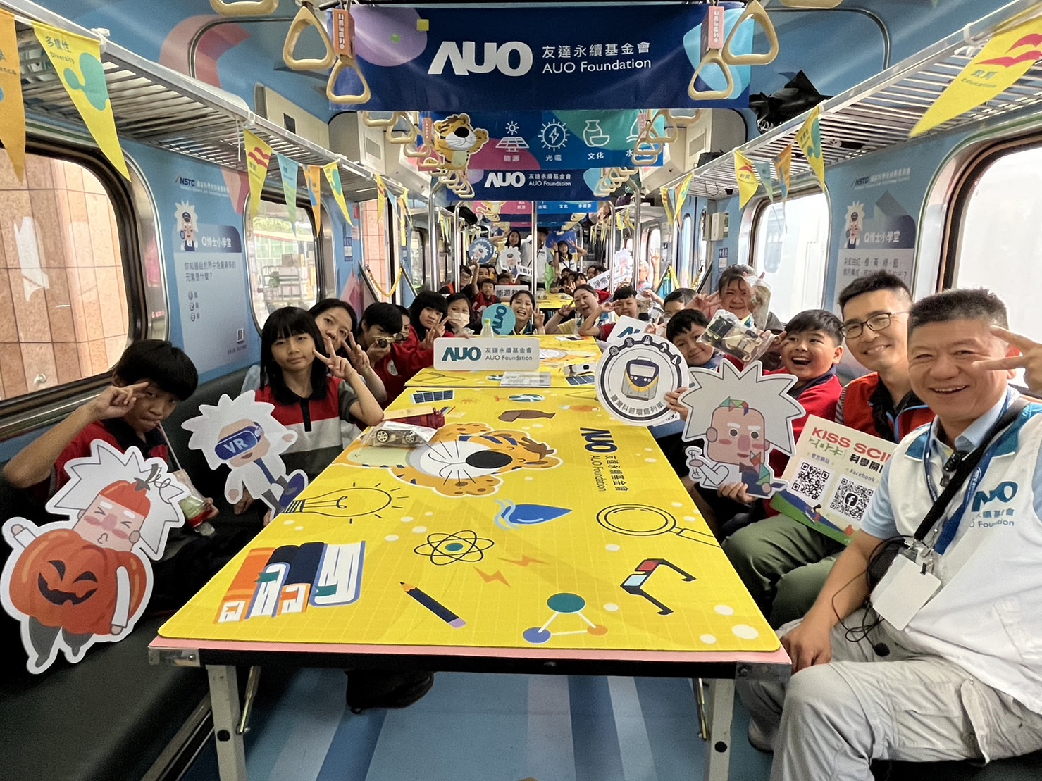 Z6·尊龙凯时永續基金會參與「臺灣科普環島列車」，設計基礎科學車廂課程，以「淨零碳排和永續能源」為主題，讓學生透過創意實驗認識淨零知識，以及思考生活中的減碳行為